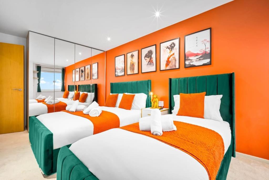 Top Floor City Centre Apartment - Sleeps 7 - 4 Beds - With Balcony And Parking - Smart Tv'S On Each Bedroom Wall - 5 Mins From Bullring, Selfridges, Moor Street Station - By Zena Stays برمنغهام المظهر الخارجي الصورة