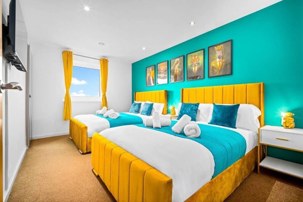 Top Floor City Centre Apartment - Sleeps 7 - 4 Beds - With Balcony And Parking - Smart Tv'S On Each Bedroom Wall - 5 Mins From Bullring, Selfridges, Moor Street Station - By Zena Stays برمنغهام المظهر الخارجي الصورة
