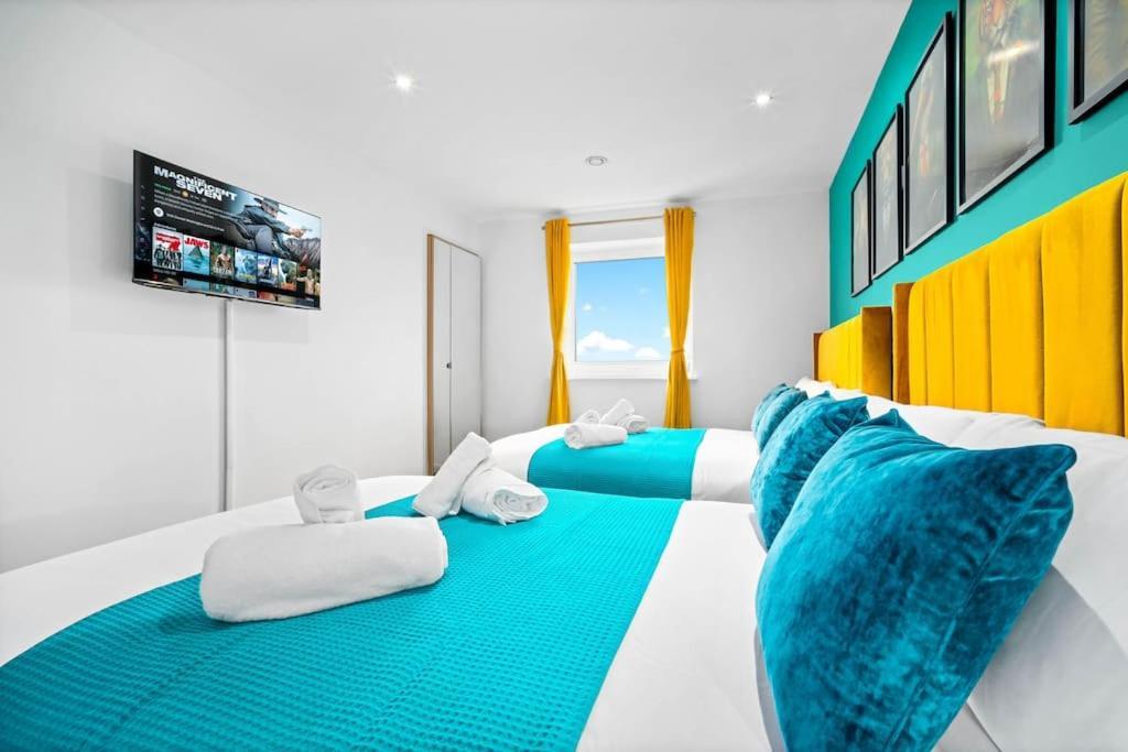 Top Floor City Centre Apartment - Sleeps 7 - 4 Beds - With Balcony And Parking - Smart Tv'S On Each Bedroom Wall - 5 Mins From Bullring, Selfridges, Moor Street Station - By Zena Stays برمنغهام المظهر الخارجي الصورة