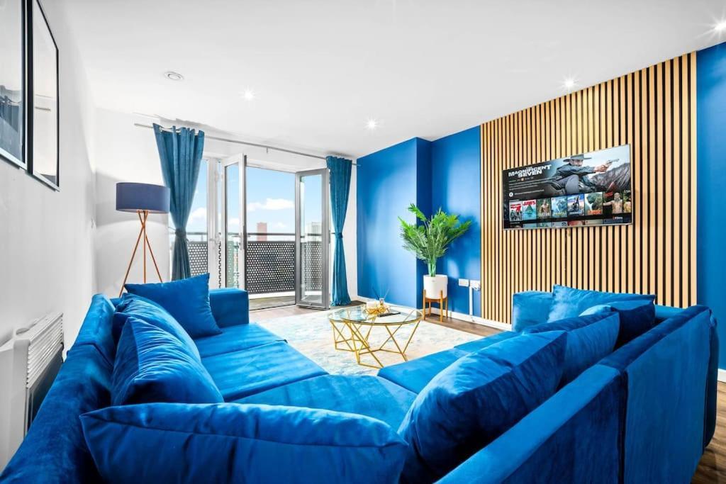 Top Floor City Centre Apartment - Sleeps 7 - 4 Beds - With Balcony And Parking - Smart Tv'S On Each Bedroom Wall - 5 Mins From Bullring, Selfridges, Moor Street Station - By Zena Stays برمنغهام المظهر الخارجي الصورة